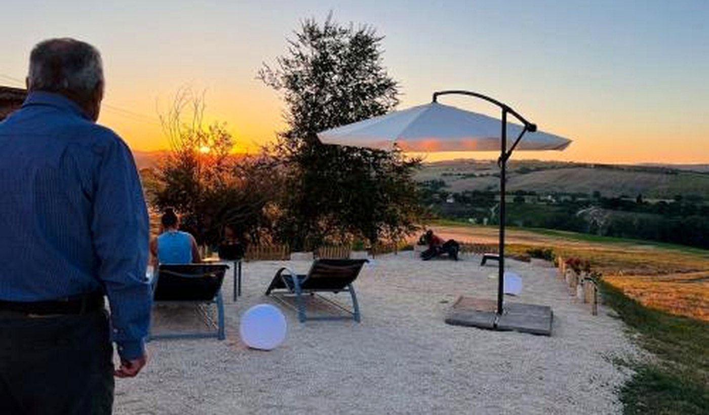 Tramonto sulle colline attorno a Casale Nonno Dario