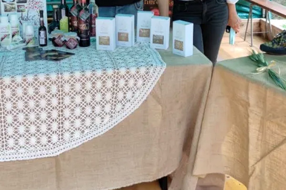 Banco con prodotti agricoli presentati da Nonno Dario